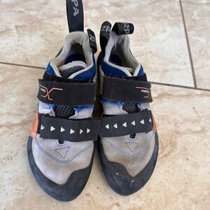 Scarpa Black and Orange Climbing Shoes with Superior Traction
